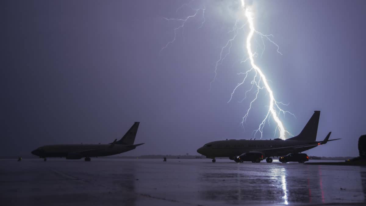 How Do Airplanes Handle Lightning Strikes? – Pilot Teacher